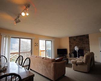 Shangri La Family Town Home With Internet - Huddleston - Sala de estar