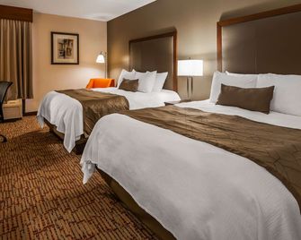 Best Western Plus Wichita West Airport Inn - Wichita - Bedroom