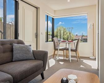 110 Hampden Apartments - Hobart - Living room