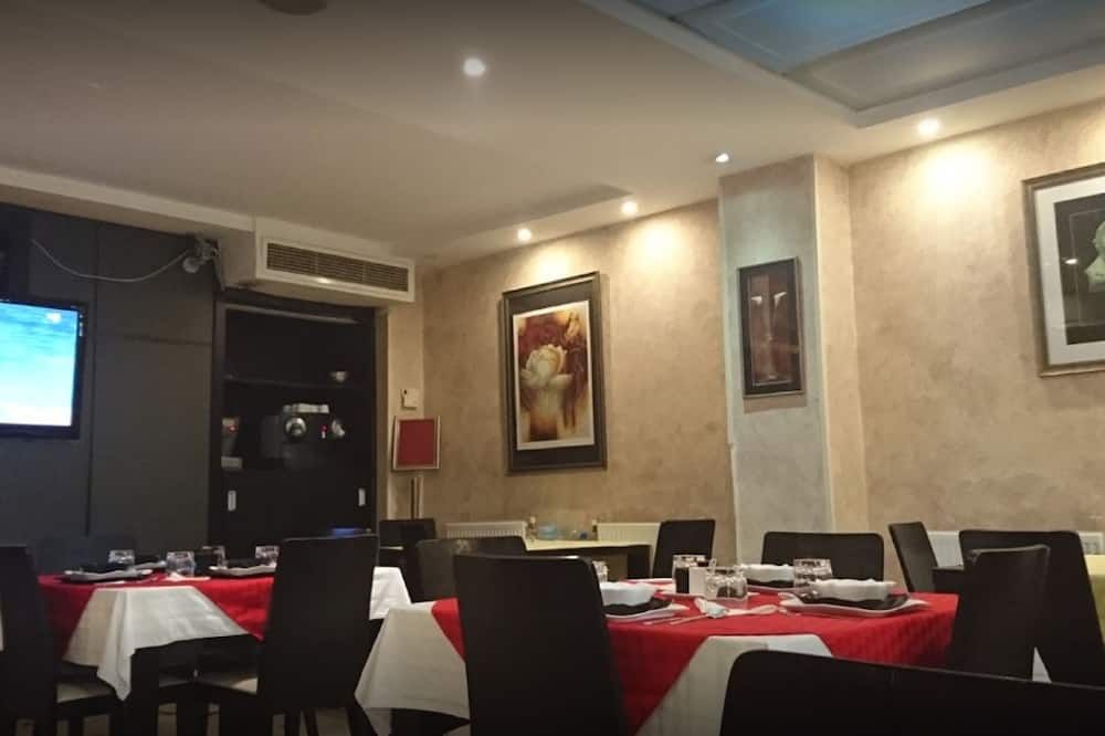 Dar El Ikram Hotel thumbnail 3