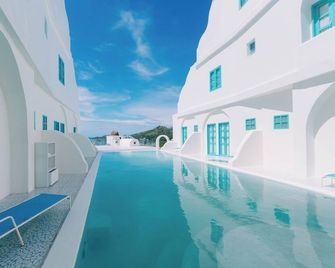 Loccal Collection Hotel - Labuan Bajo - Piscina