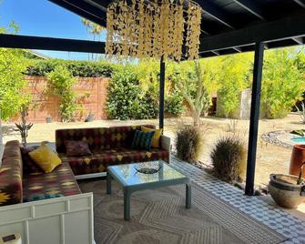 Relaxation, Mountain Views, Eco Upgrades, Design, Saltwater Pool/Spa! - Palm Springs - Patio