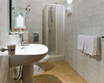 Hotel History - Valderice - Salle de bain