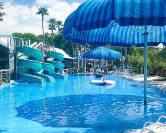 Palms Resort #1503 Jr. 2br - 德斯坦 - 游泳池