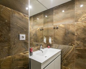 Casa de Cristal - Porto - Bathroom