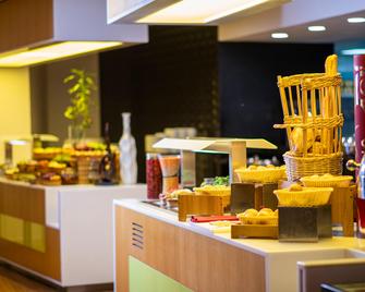 Holiday Inn Muscat Al Seeb - Muscat - Buffet