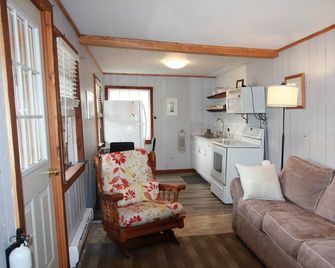 St. Martins Sea Caves Cottage · Covered Veranda - Saint Martins - Living room