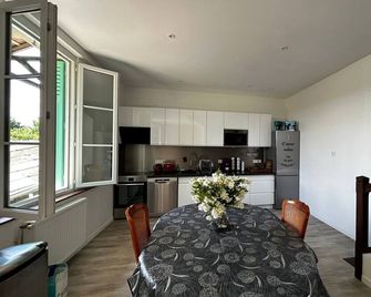 Maison Rénovée avec Jardin et WIFI à La Roche-Posay - La Roche-Posay - Kitchen