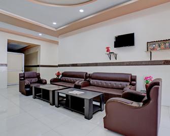 OYO Flagship 81373 Hotel Rr Residency - Kurnool - Lounge