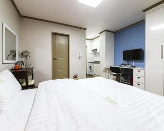 Crystal Residence Hotel - Daejeon - Bedroom