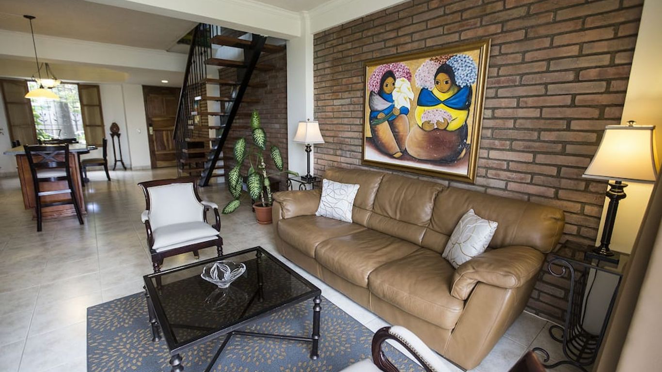 Altos de Fontana by Macondo Collection