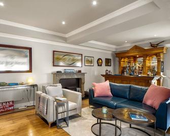 Wave Watcher - Roundstone - Living room