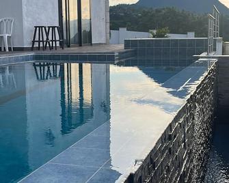 Villa Venecia Colonial - Fredonia - Piscina
