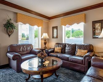 Savannah House Hotel - Branson - Huiskamer