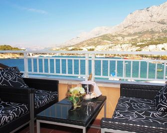 Apartel Park Osejava - ماكارسكا - شرفة