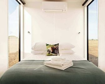 Lough View Cabin by Tiny Away - 킬라니 - 침실