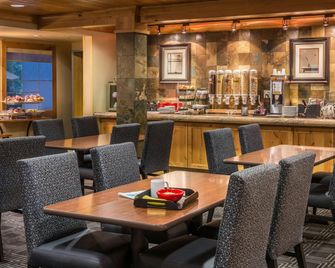 TownePlace Suites by Marriott Bend - בנד - מסעדה