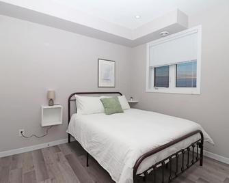 Modern 2 Bedroom Downtown Apartment - Thunder Bay - Bedroom
