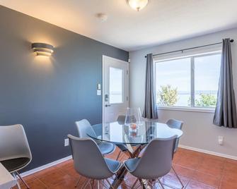 Large Oceanfront House With Hot Tub! - Campbell River - Comedor