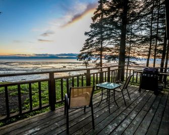 Delightful Waterfront Cabin Near The Chu - Kasilof - Balcony