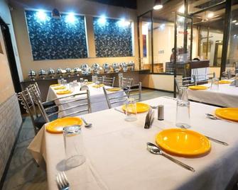 Igatpuri Hill Retreat - Igatpuri - Ресторан