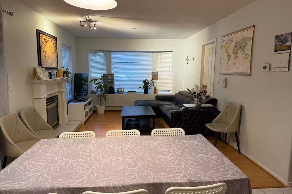 Spacious 2br Ground-Level Suite Near Kingsway Central Park & Metrotown - Vancouver - Comedor