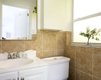 Bright Comfortable Apt in Victoria Park - Fort Lauderdale