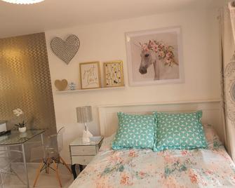 Cute comfortable, quiet studio 11 with Carpark - Auckland - Habitació