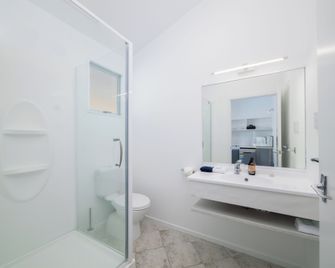 The Captains Motel - Russell - Bathroom