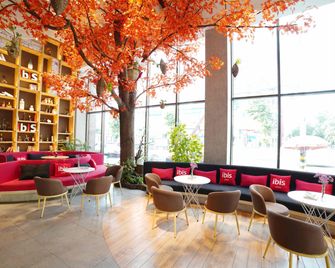ibis Chengdu Chunxi Road Shudu Mansion Hotel - Chengdu - Lounge