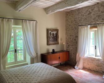 Beautiful Bastide in Provence with swimming pool, tennis court, and jacuzzi - Céreste - Bedroom