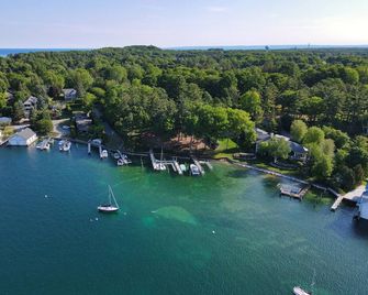 117A Edgewater Inn Condo - Charlevoix