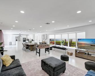 Florence Villa in Fort Lauderdale - Fort Lauderdale - Living room