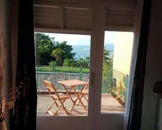 Grand Studio Meublé à 5min à Pieds de la Plage et Restaurants - Les Trois-Îlets - Balcony