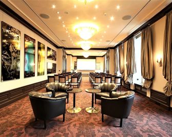 فندق لو بالاس ارت براغ - براغ - ردهة