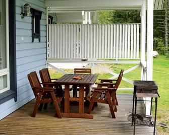 Pajarinniemi Cottage - Puhos - Patio