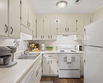 Unit 19 Green Acres Apartment - Enterprise - Kitchen