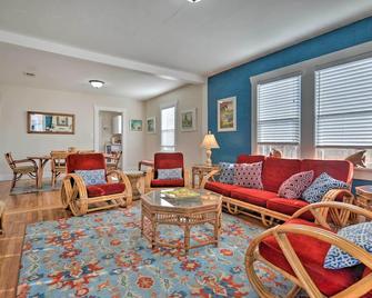 Eureka Cottage Near Sequoia Park and Old Town! - Eureka - Sala de estar
