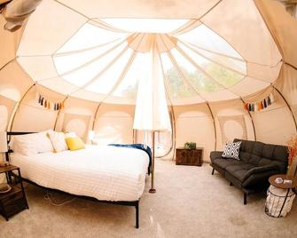 Yellowstone Luxury Bell Tent Sleeps 3 - Island Park - Bedroom