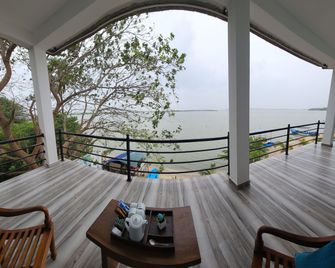 Dinuda Lagoon Hotel - Kalpitiya - Balcone