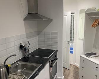 Cosy 1-Bed Studio in Northolt - Northolt - Kitchen