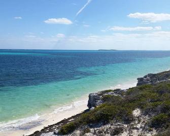Villa Kaya - Orange Suite W/Golf Cart - Ocean Front - Cockburn Town - Beach