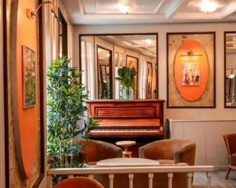 Logis Hotel Les Glycines - Arles-sur-Tech - Lounge