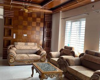 4 Beds Condo Holiday Home at Bashundhara Dhaka - Dhaka - Living room