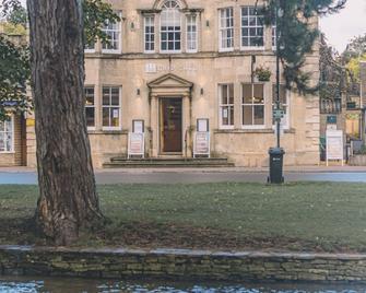 Old Bank Rooms - Bourton-on-the-Water - Building