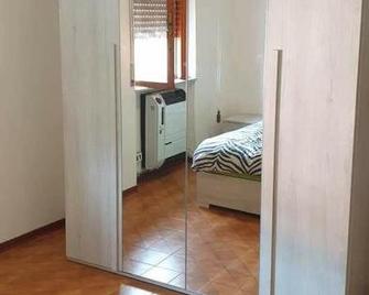 Intero appartamento economico! - Piacenza - Bedroom