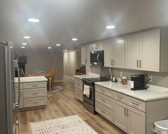 Brand New 3-bedroom basement apartment with WiFi, AC in South Jordan - South Jordan - Kitchen