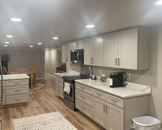 Brand New 3-bedroom basement apartment with WiFi, AC in South Jordan - South Jordan - Кухня