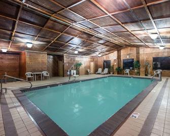 Summerset Hotel & Suites - Summerset - Pool