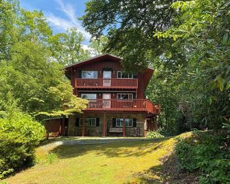 North Carolina Mountain Home - Spruce Pine - Building
